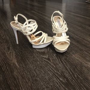 JENNIFER LOOEZ Cream High Heel